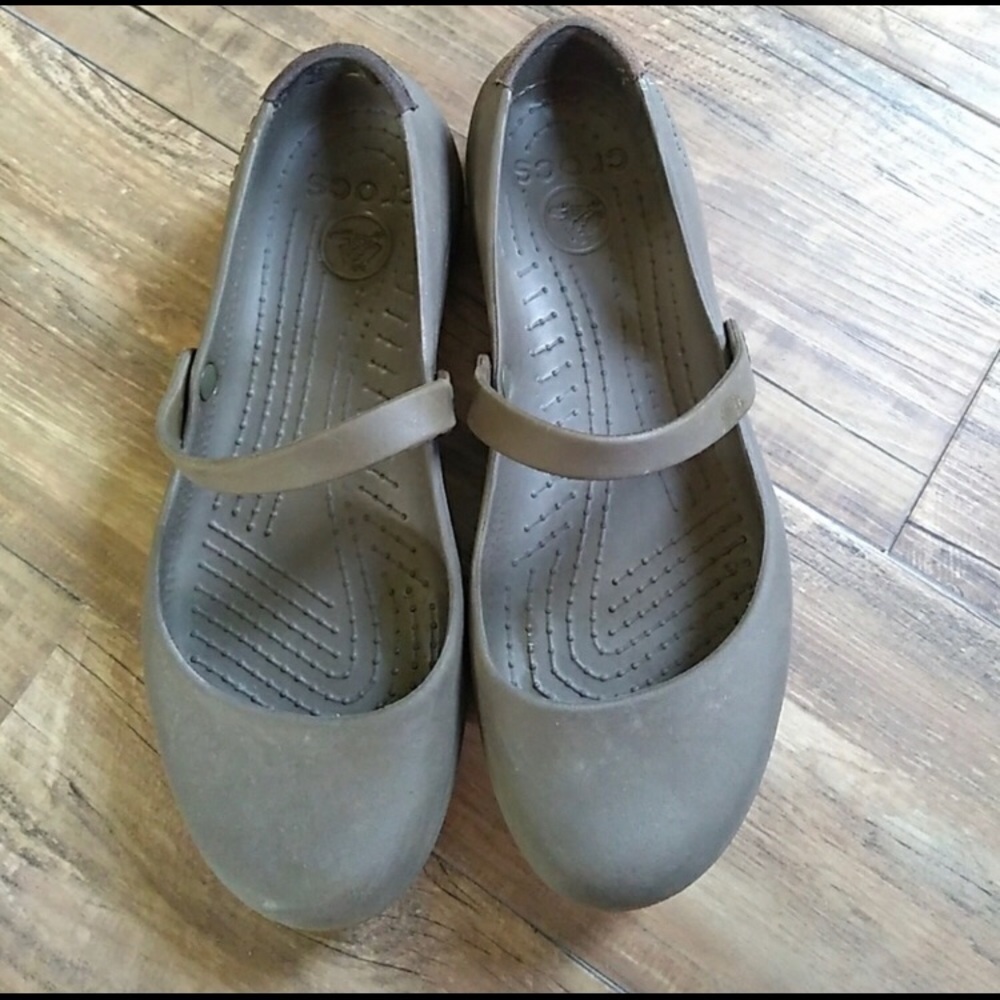 MARY JANE STYLE CROC FLATS